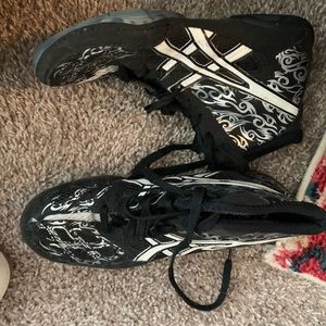 Wrestling shoes and volleyball shoes